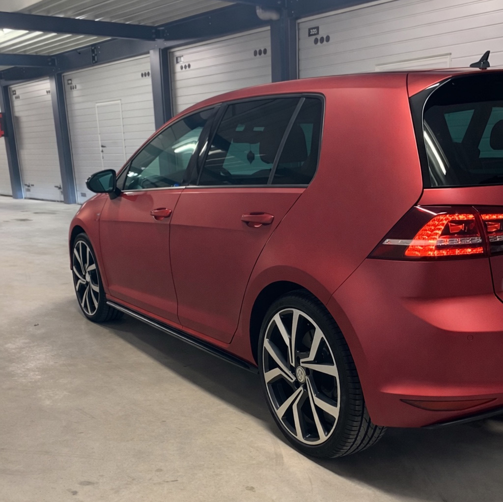 Volkswagen Golf wrap rood in Rotterdam
